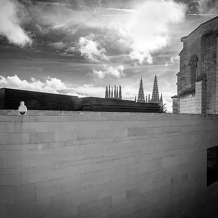 La Quinta Esencia By Unique Rooms Burgos Exterior photo
